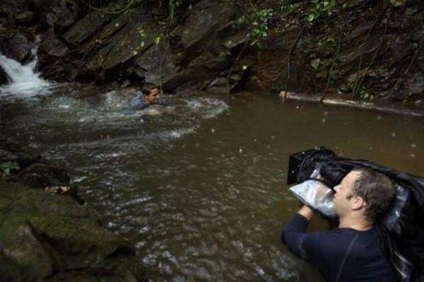 Meğer Bear Grylls herkesi böyle uyutmuş! Tüm foyası ortaya çıktı.