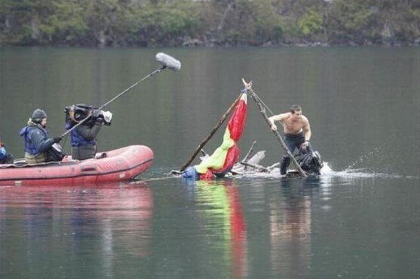 Meğer Bear Grylls herkesi böyle uyutmuş! Tüm foyası ortaya çıktı.