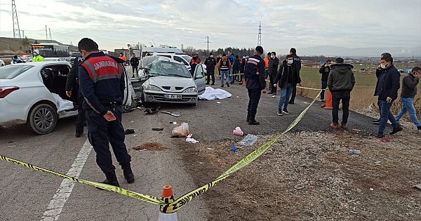 Ankara'da iki otomobil birbirine girdi: Ölü ve yaralılar var