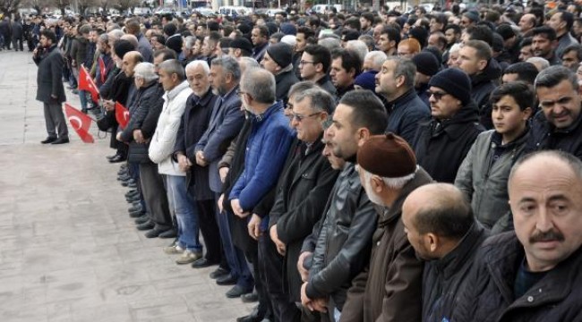 İdlib şehitleri için gıyabi cenaze namazı kılındı