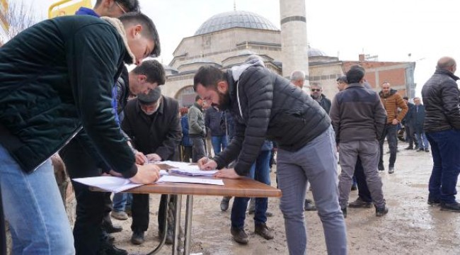 Kangal'da bir grup, askere gitmek için dilekçe verdi