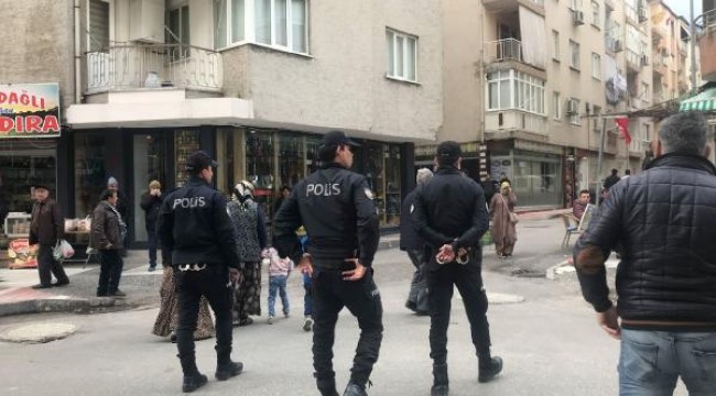 Köy pazarında tezgah açan kişiyi dolandırmaya çalışan 'tırnakçı' 3 kadın, gözaltına alındı