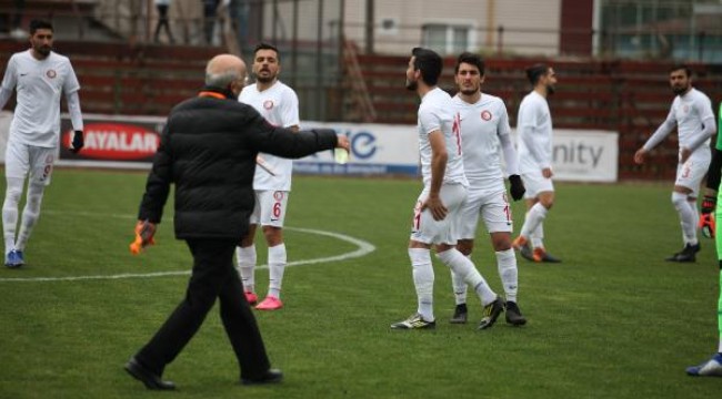 Amatör lig maçında kolonyalı 'koronavirüs' önlemi