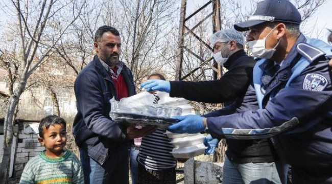 Ankara'da kağıt toplayıcılarına yemek dağıtımı başladı