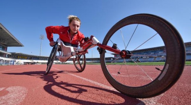 Anne sözü dinledi, atletizmde tarih yazdı