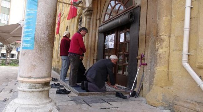 Çorum'da polisten 'safları sıklaştırmayın' uyarısı