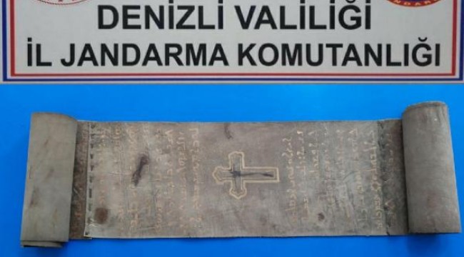 Denizli'de 500 yıllık İncil'i satmaya çalışırken yakalandılar