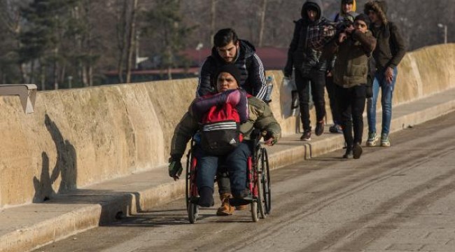 Engelli Haydar, Avrupa hayali ile sınıra tekerlekli sandalyeyle geldi