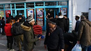 Göçmenler alışveriş için marketlere koştu