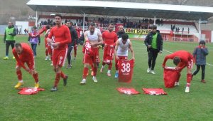 Gümüşhanesporlu futbolculardan formalı protesto