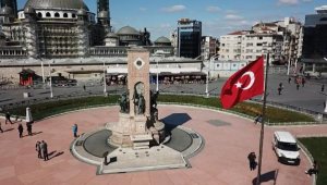 İstanbul meydanlarındaki sessizlik havadan fotoğraflandı