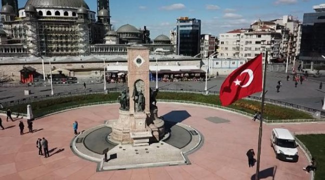 İstanbul meydanlarındaki sessizlik havadan fotoğraflandı