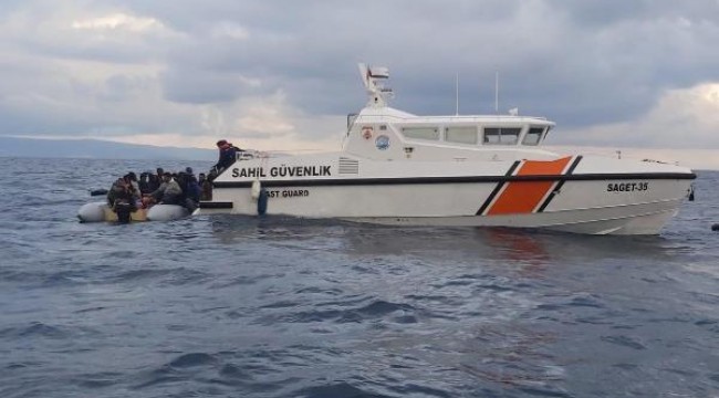 İzmir'de Yunanistan'ın ittiği 48 göçmen kurtarıldı