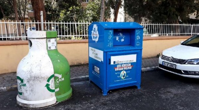 Kadıköy'de giysi kumbaraları kaldırıldı