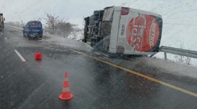 Kırşehir'de yolcu otobüsü devrildi: 14 yaralı