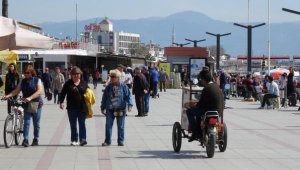 'Koronavirüs' tatilinde, Edremit Körfezi'ndeki sahiller doldu