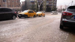 Mardin'de sağanak, yaşamı olumsuz etkiledi