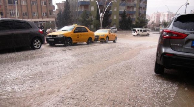 Mardin'de sağanak, yaşamı olumsuz etkiledi