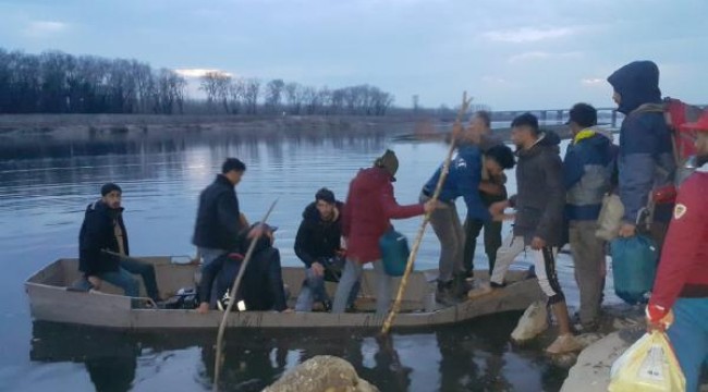 Meriç Nehri'nden Yunanistan'a geçen göçmenlerin kayık kavgası