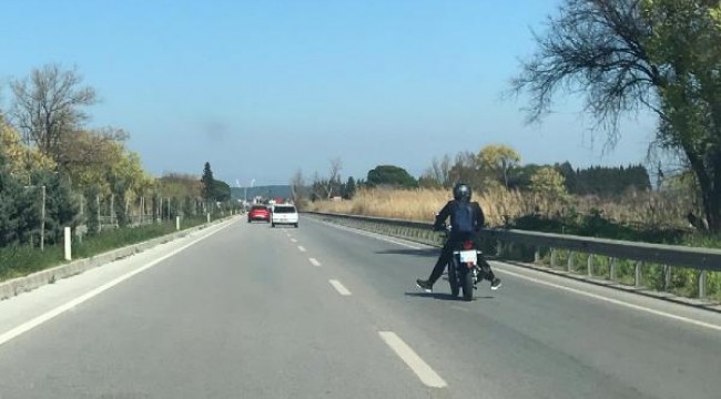 Motosikletlinin hareketleri korkuttu