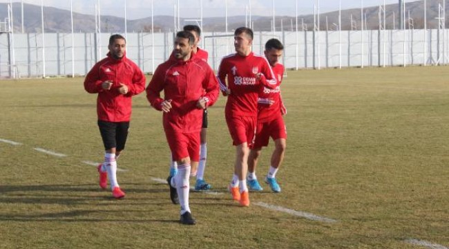 Rıza Çalımbay: Koronavirüs nedeniyle yurt dışına çıkışları yasakladık