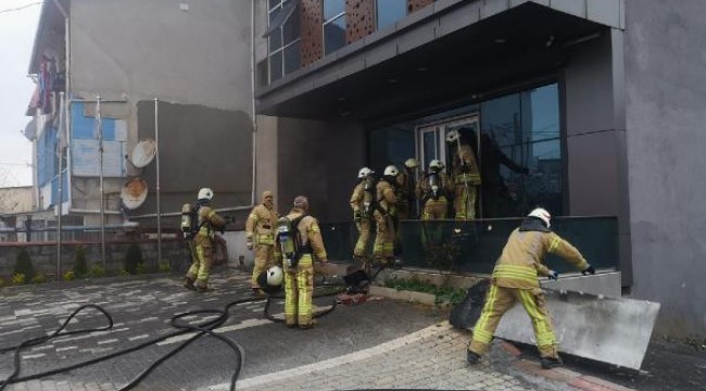 Sancaktepe'de iş yerindeki yangında 3 kişi dumandan etkilendi