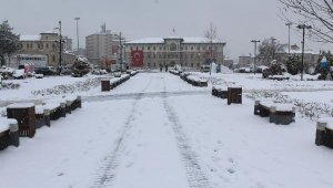 Sivas'ta 84 yerleşim biriminin yolu kardan kapandı