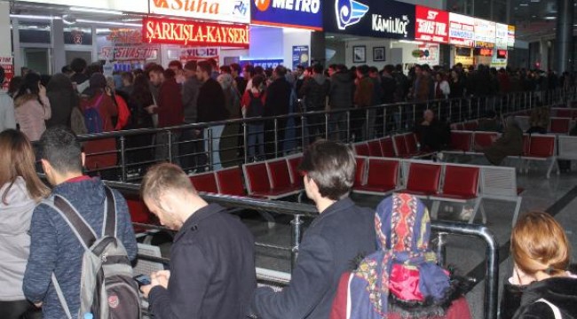 Sivas'ta otobüs terminalinde koronavirüs tatili yoğunluğu