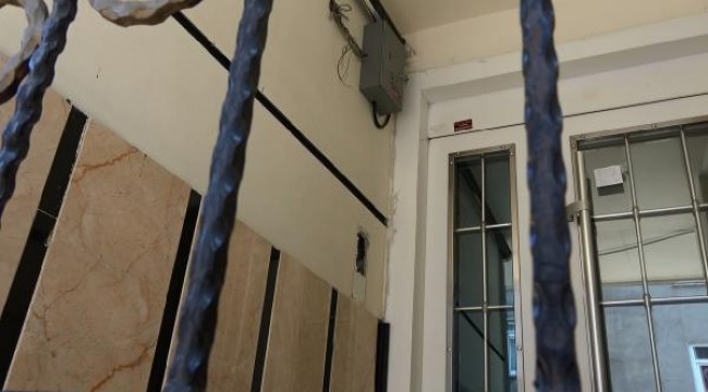 Sultangazi'de apartmanın diyafonu çalındı