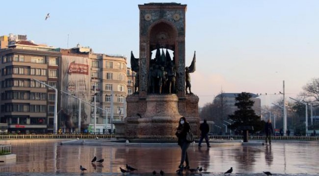 Taksim Meydanı'nda maskeli 'koronavirüs' önlemleri