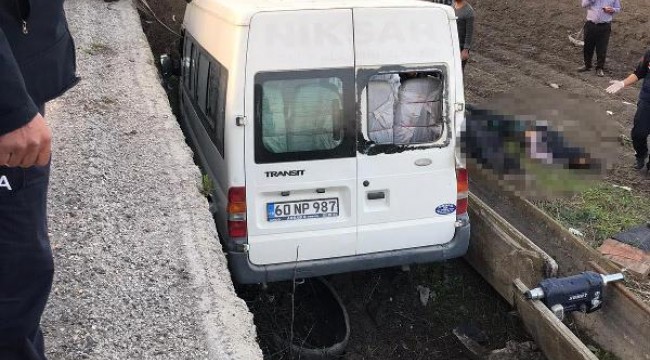 Tarım işçilerinin taşındığı minibüs şarampole yuvarlandı: 3 ölü, 14 yaralı