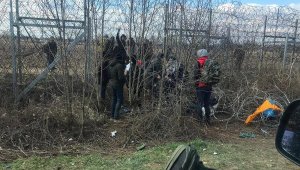 Tüm engelleri aşan binlerce göçmen, Yunanistan'a geçti