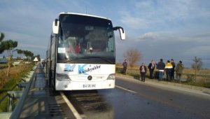 Yolcu otobüsü motorundan alev aldı, yolcular tahliye edildi