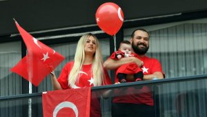 23 Nisan coşkusunda yüzlerce balon çocukların ellerinden yükseldi