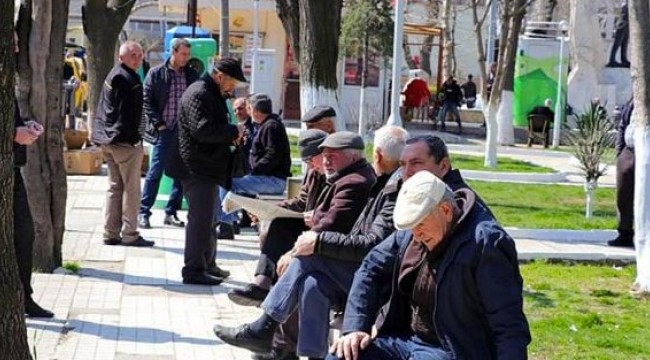 65 yaş üstü için sokağa çıkma yasağı kalktı mı?