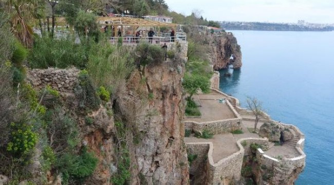 Annesi sevmiyor diye intihara kalkıştı