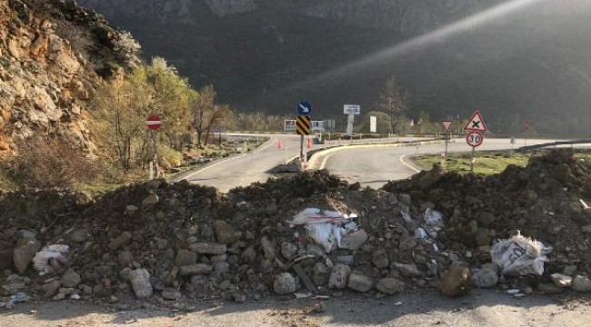 Antalya'ya giden tali yollarda kapatıldı