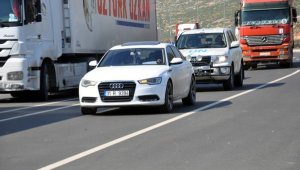 BM'den İdlib'e 42 TIR'lık yardım