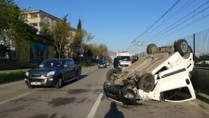 Boş yolda takla atan aracından burnu bile kanamadan çıktı