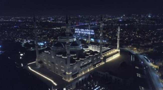 Çamlıca Camii'nde Ramazan'ın ilk teravih namazı için ezan okundu