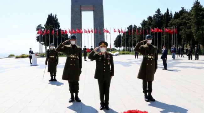 Çanakkale Kara Savaşları'nın 105'inci yılında şehitler anıldı