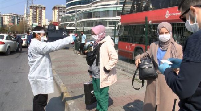 Evlerine gidemeyen hemşirelere polisten yardım