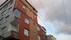 Eyüpsultan'da 5 katlı apartmanın elektrik tesisatında patlama 