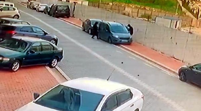 Girdikleri evde telefon ile anahtarını aldıkları otomobili çaldılar... Şüpheliler kamerada