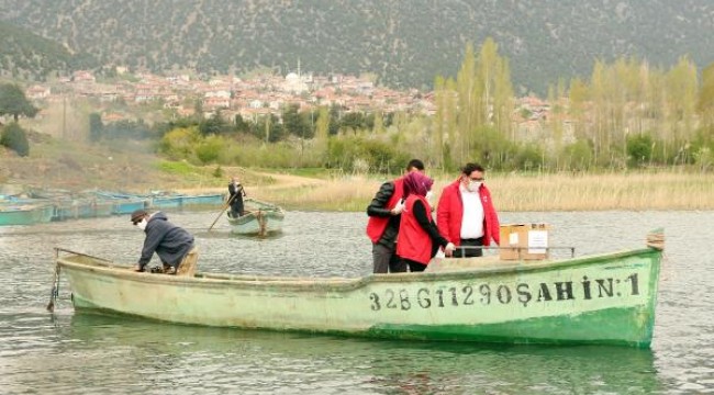 Gölün ortasında, 32 hanenin bulunduğu adada koronavirüsten uzak yaşıyorlar