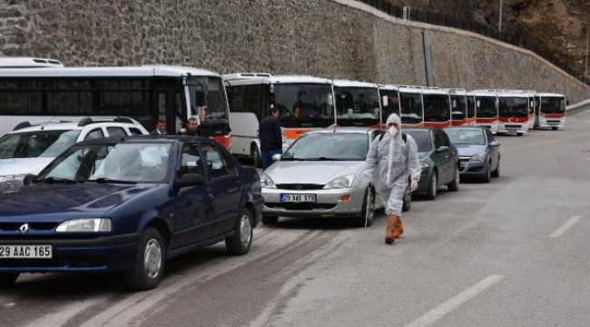 Gümüşhane'de araçlar, ücretsiz dezenfekte ediliyor