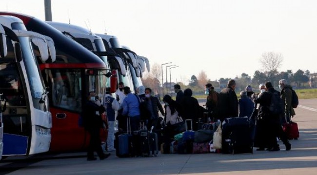 Hollanda'dan 2'si bebek 346 Türk vatandaşı Samsun'a getirildi