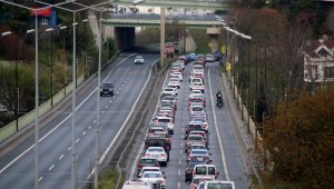 İstanbul'da yer yer trafik yoğunluğu yaşanıyor