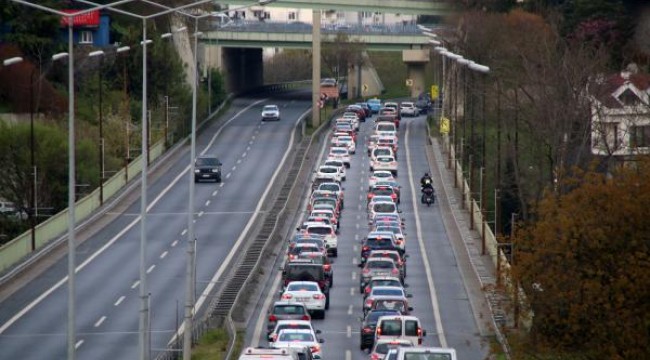 İstanbul'da yer yer trafik yoğunluğu yaşanıyor