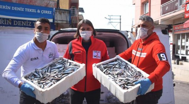 İzmir'de ihtiyaç sahiplerine 10 ton balık dağıtıldı